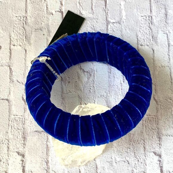 Vintage
R.J. Graziano Blue Velvet Bangle - Picture 1 of 4